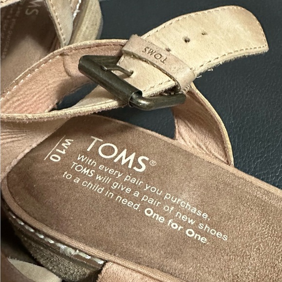 Toms Sandals Size 10 - Picture 7 of 8